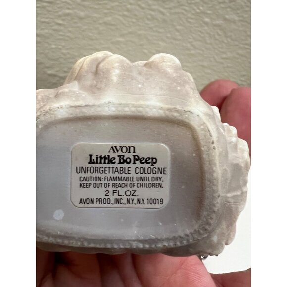 Avon Little Bo Peep Unforgettable Cologne Bottle Figurine  Vintage 2 Oz White Po - Picture 3 of 6